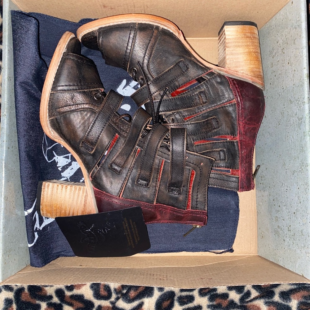 Freebird size 9 black/red ankle open toe booties